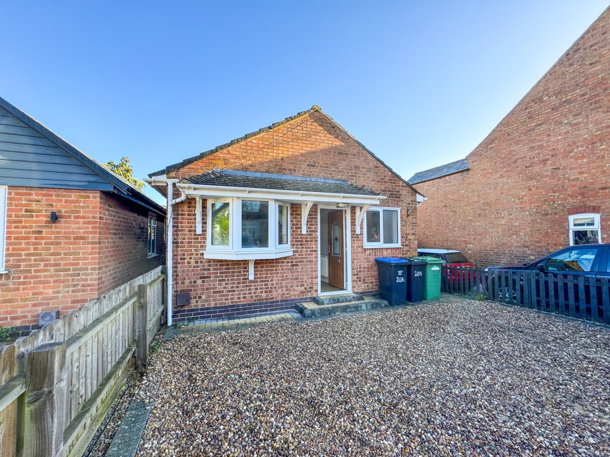 2 bedroom Detached house Let Agreed