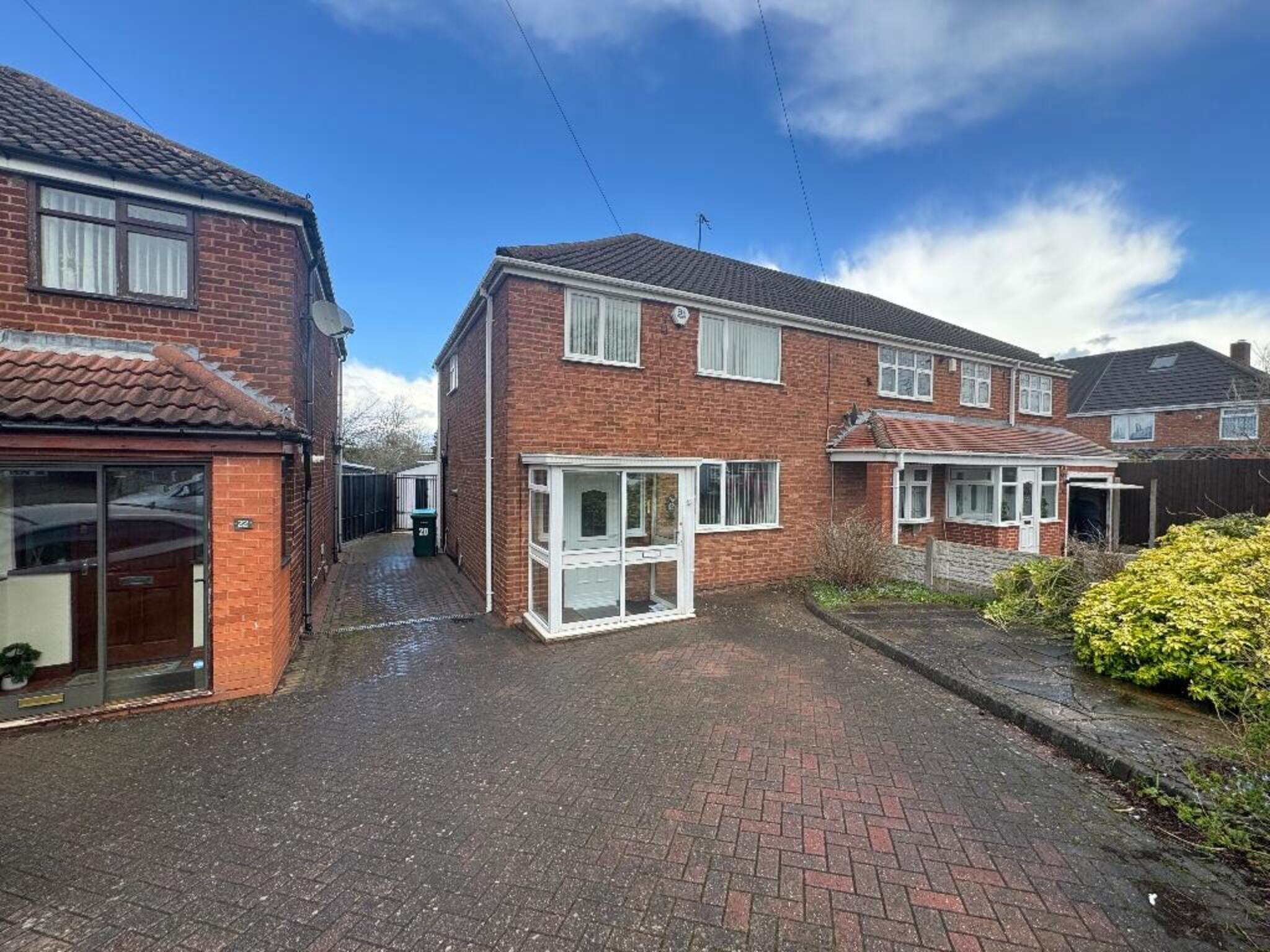 3 bedroom Semi-detached house Let Agreed