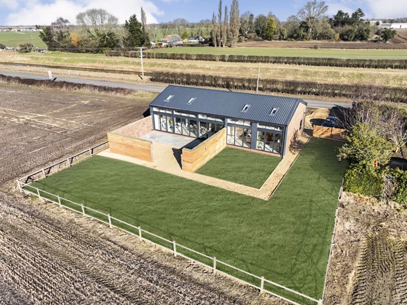 4 bedroom Barn Conversion Let