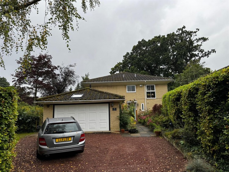 5 bedroom Detached house SSTC