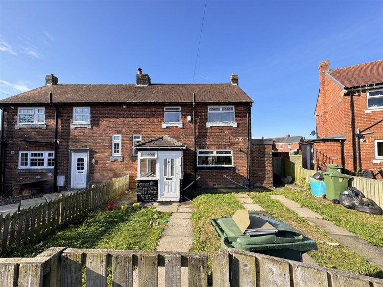 3 bedroom Semi-detached house SSTC