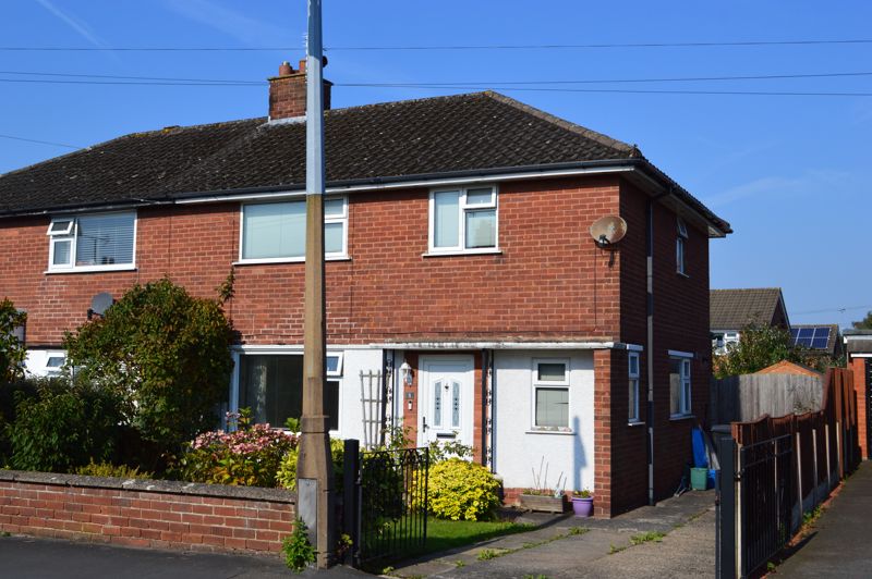 3 bedroom Semi-detached house SSTC