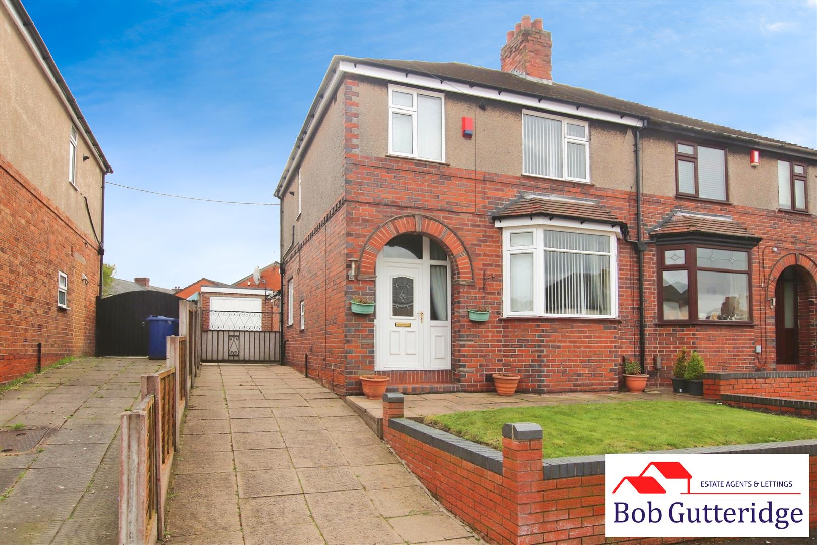 3 bedroom Semi-detached house SSTC