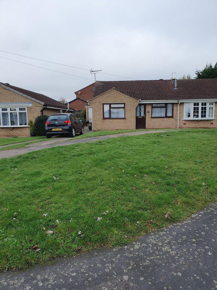 2 bedroom Semi-detached house Let Agreed