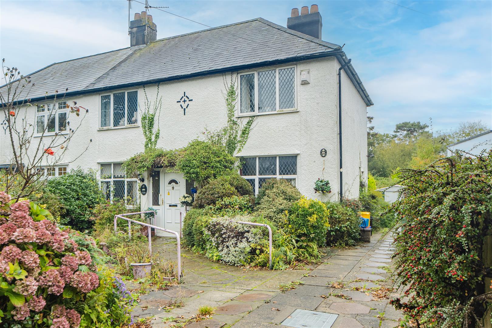 4 bedroom Semi-detached house SSTC