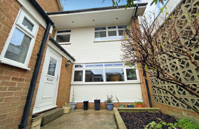 3 bedroom Semi-detached house SSTC