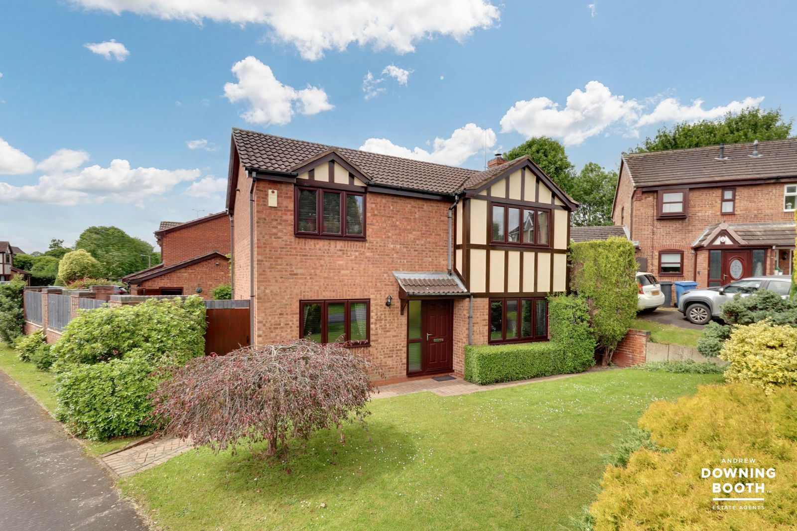 3 bedroom Semi-detached house SSTC
