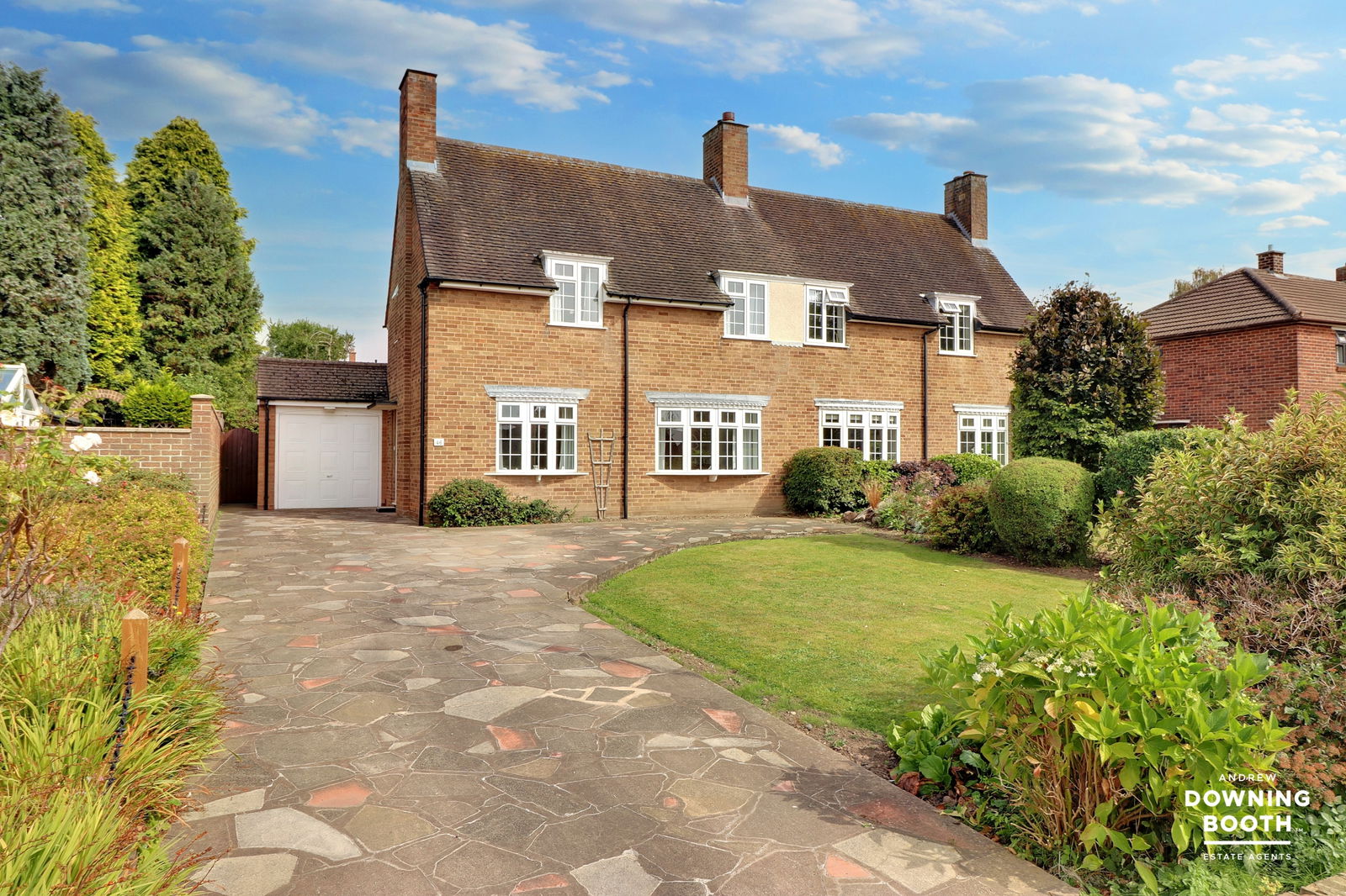 3 bedroom Semi-detached house SSTC