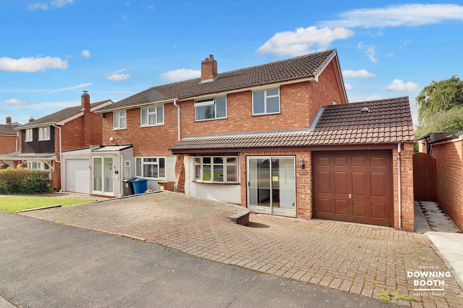 3 bedroom Semi-detached house SSTC