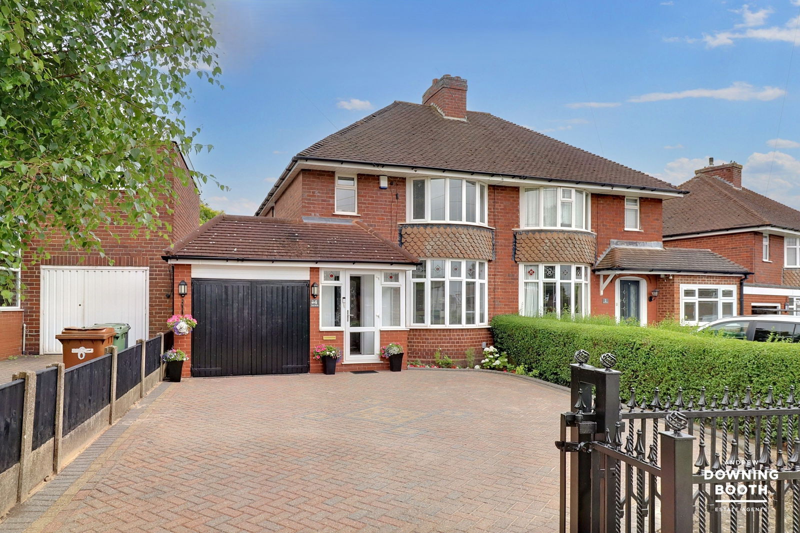 2 bedroom Semi-detached house SSTC