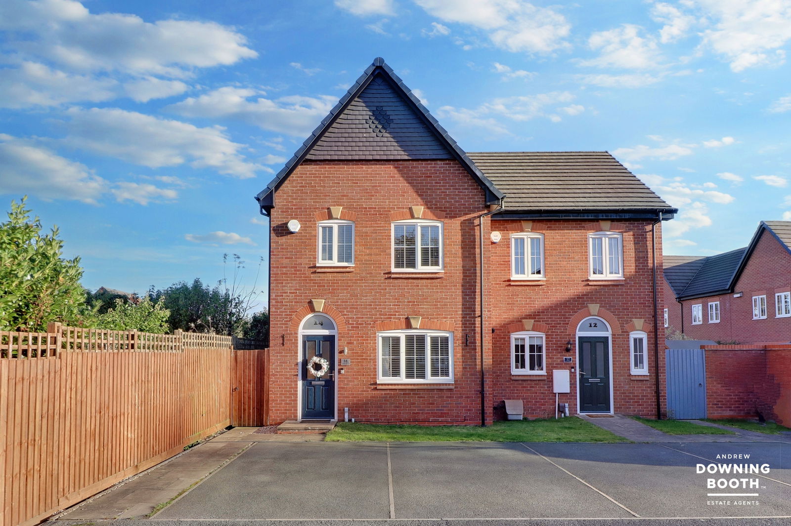 3 bedroom Semi-detached house SSTC