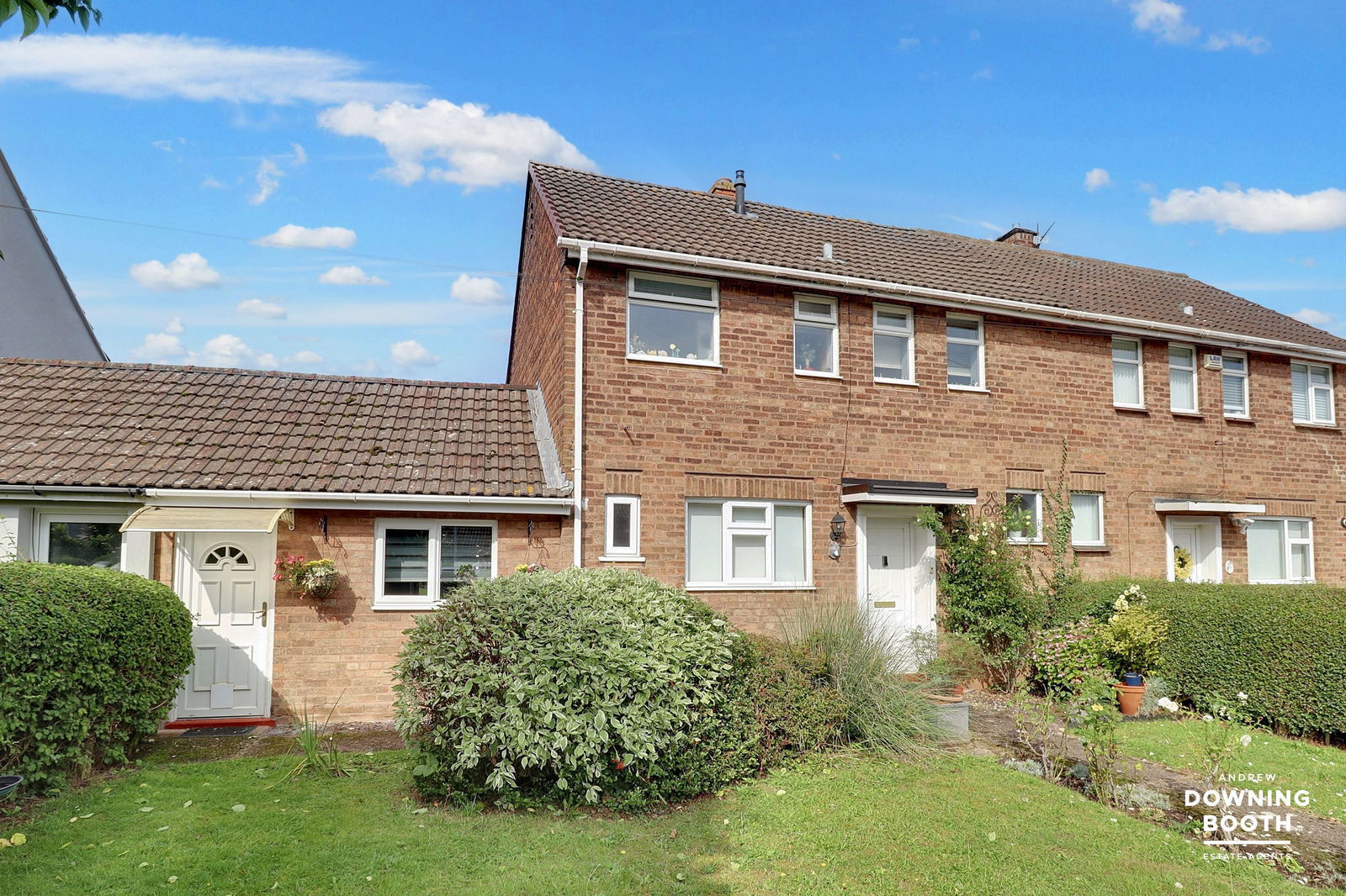 2 bedroom Semi-detached house SSTC