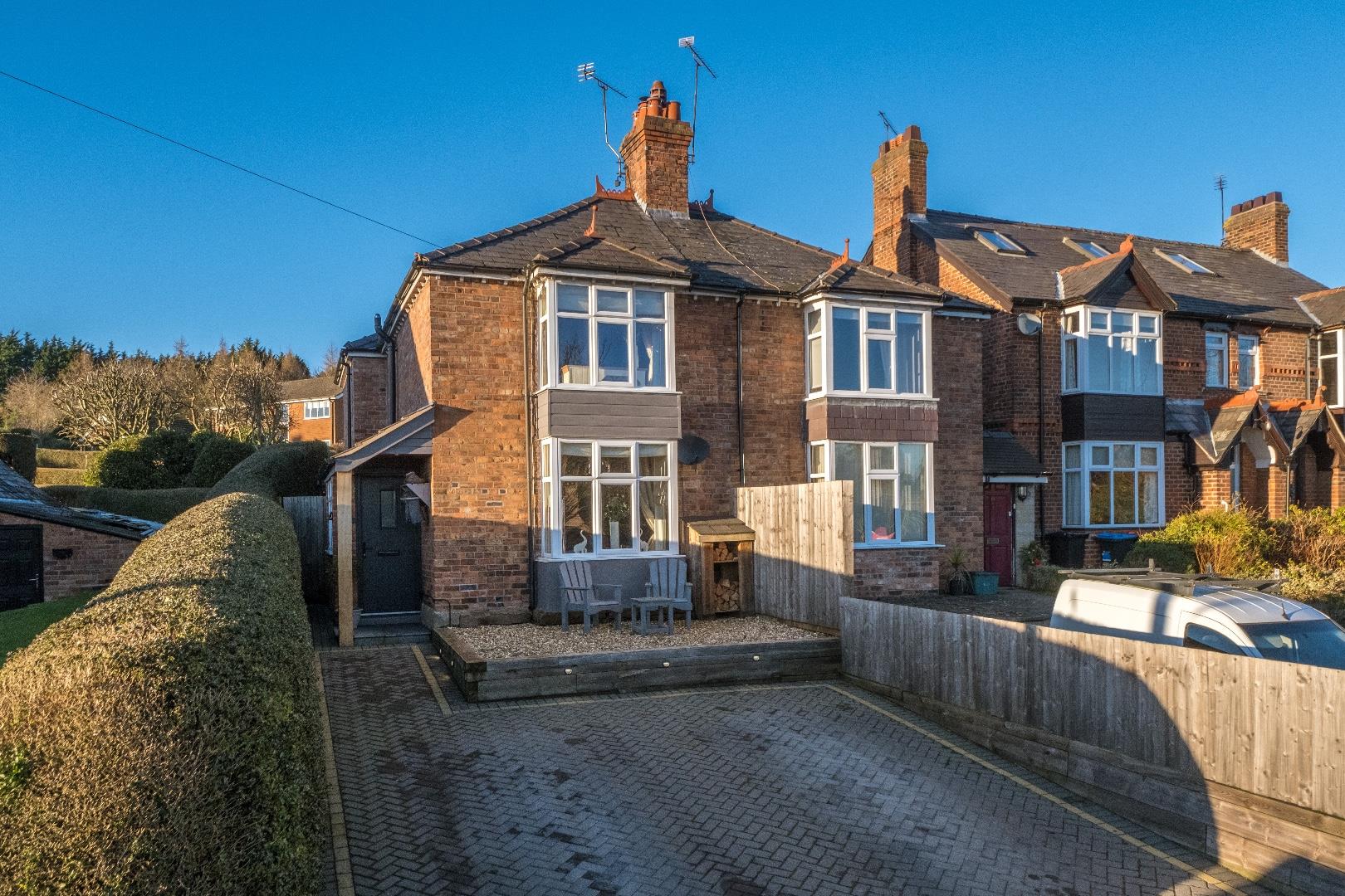 3 bedroom Semi-detached house Sold