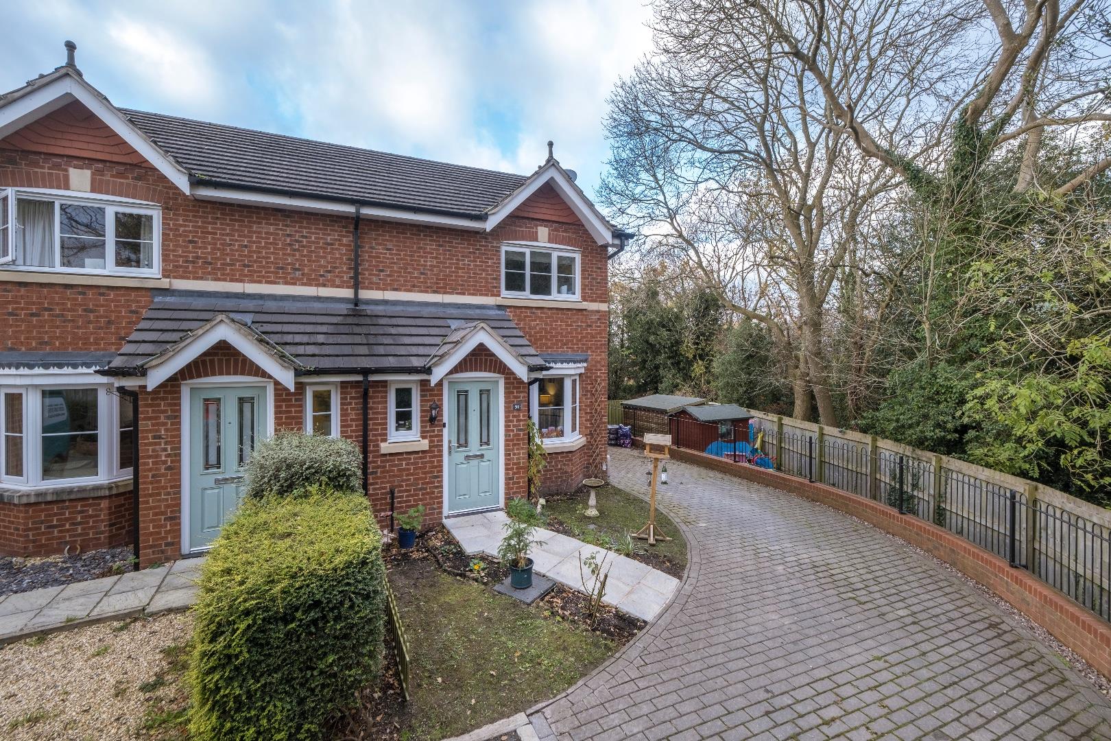 3 bedroom Semi-detached house Sold