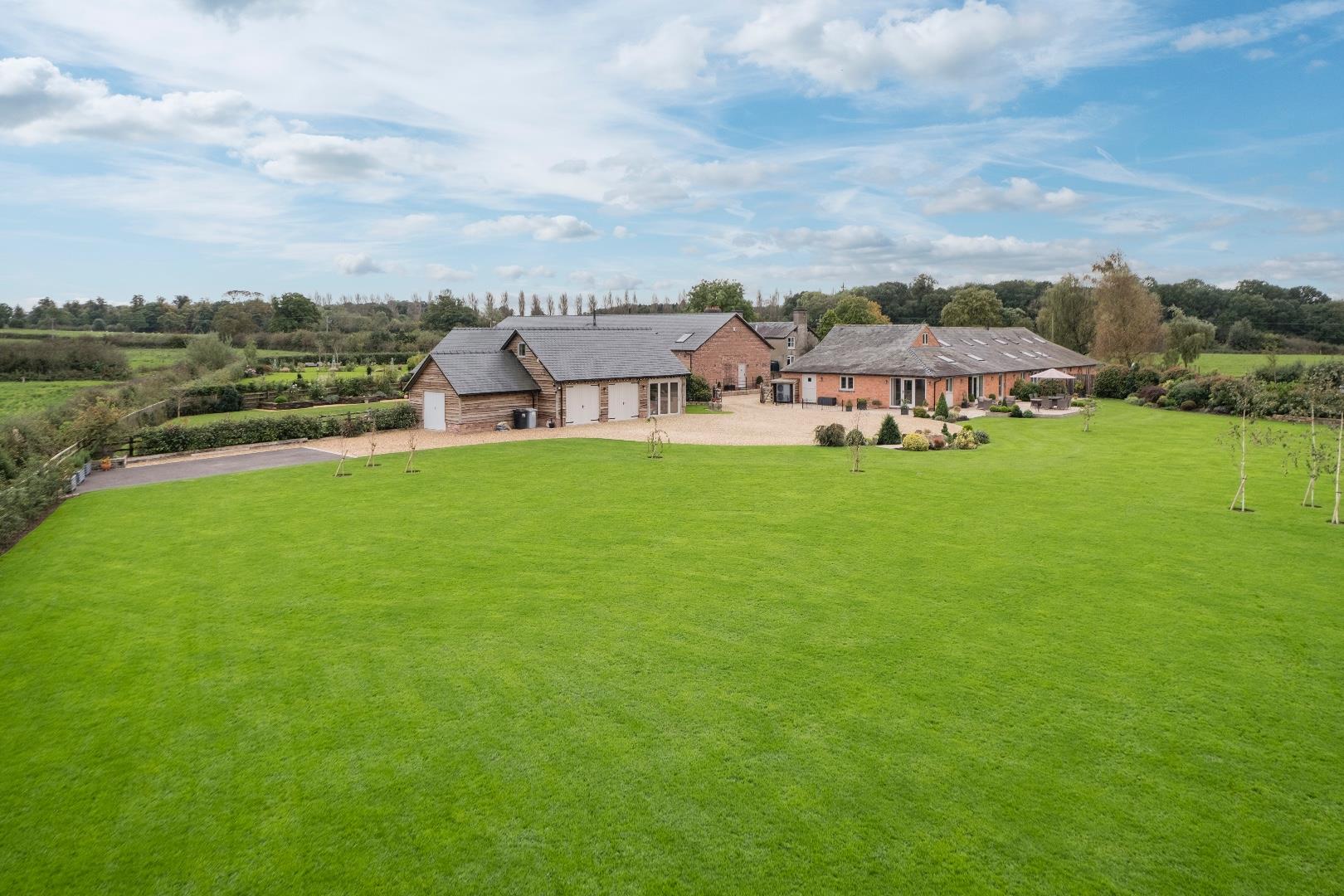 4 bedroom Semi-detached house Sold