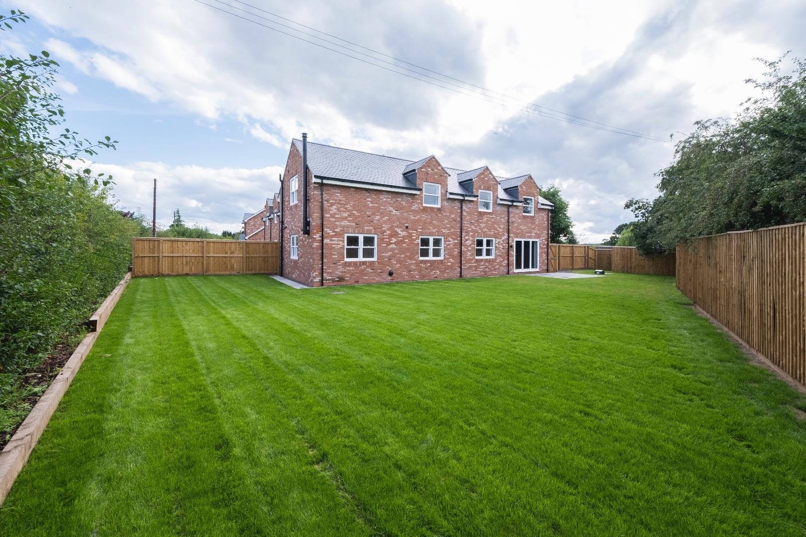 4 bedroom Semi-detached house Sold