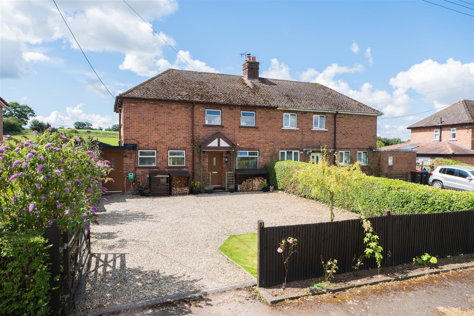 3 bedroom Semi-detached house Sold