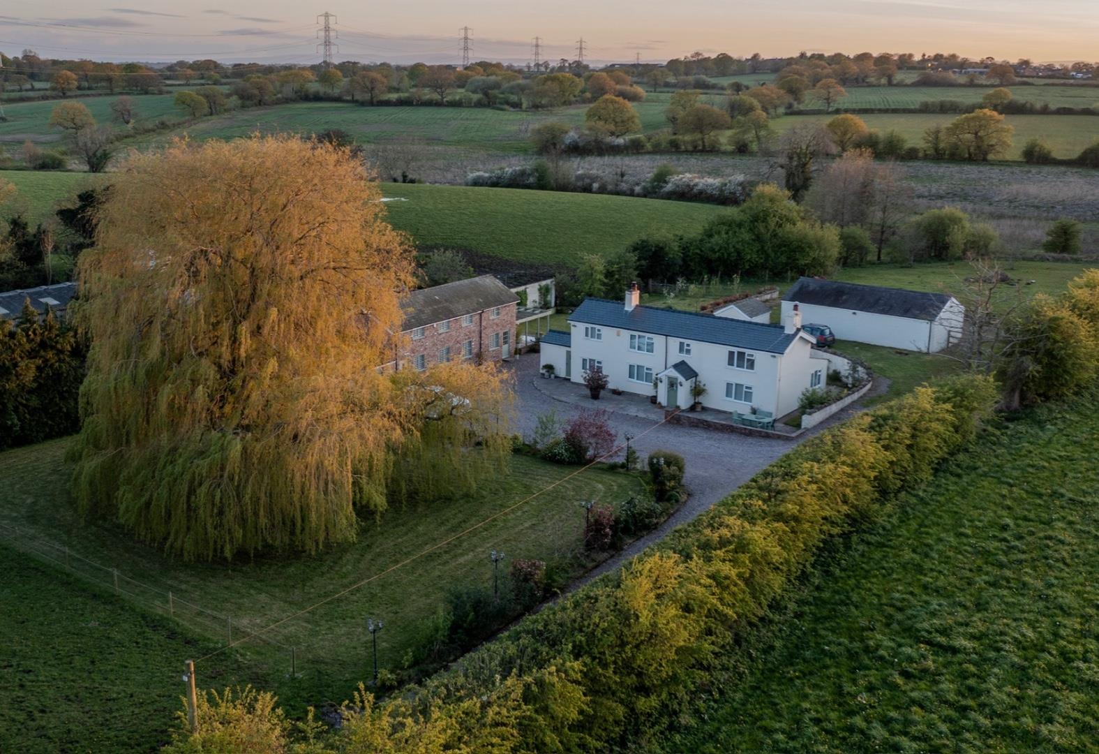 7 bedroom Semi-detached house Sold