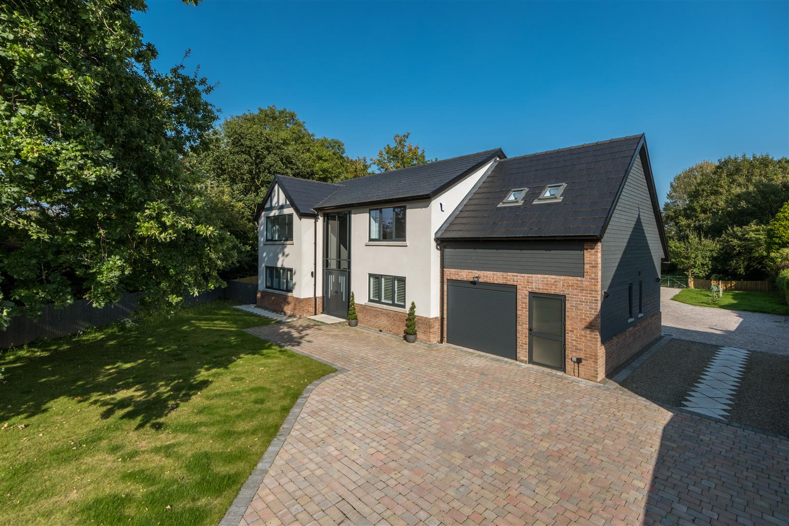 5 bedroom Semi-detached house Sold