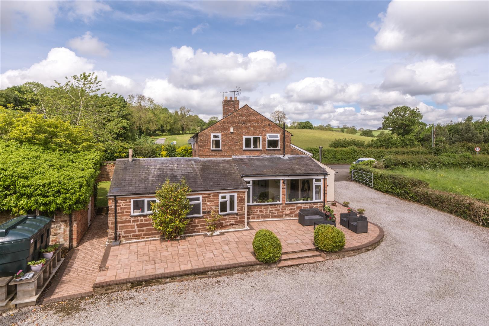 4 bedroom Semi-detached house Sold