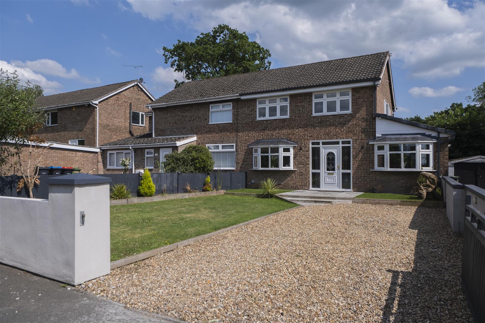 4 bedroom Semi-detached house Sold