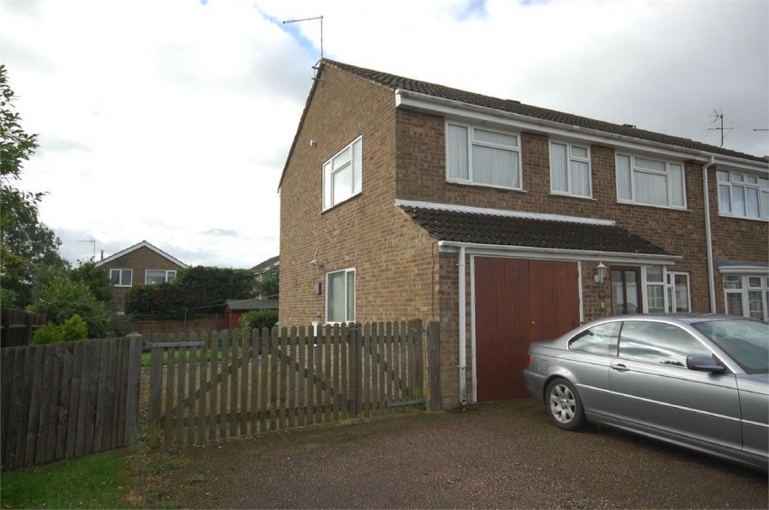 4 bedroom Semi-detached house Let