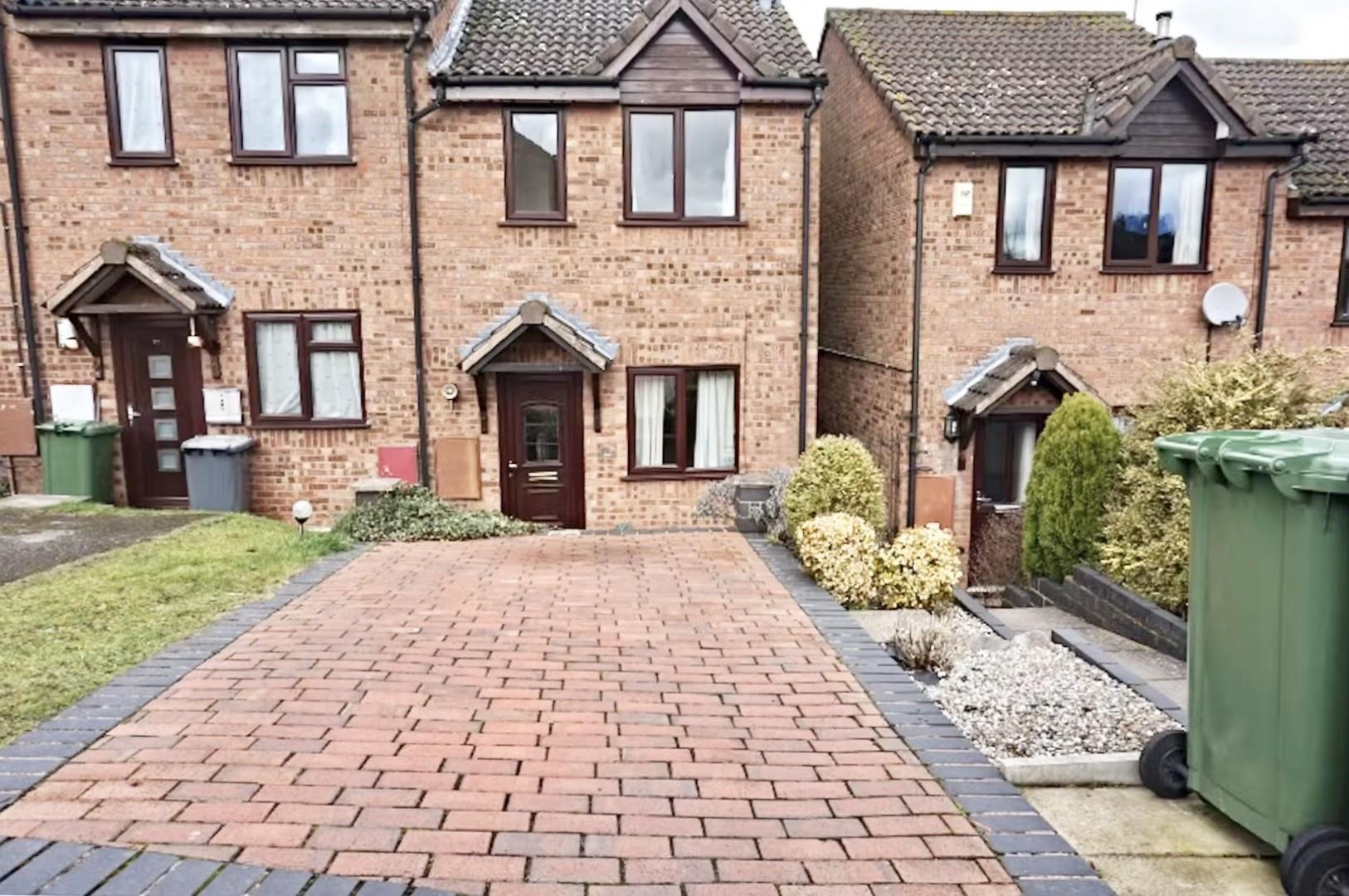 2 bedroom End of terrace house Let