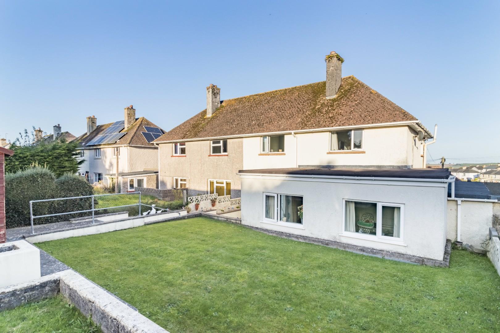 4 bedroom Semi-detached house SSTC