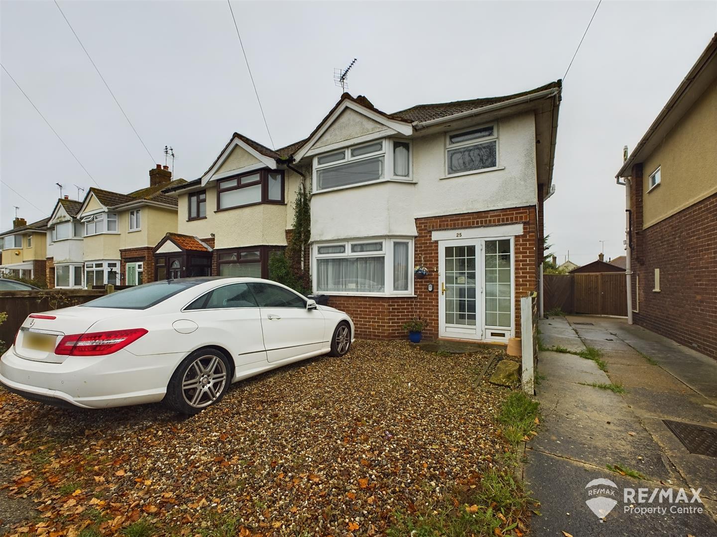 3 bedroom Semi-detached house SSTC