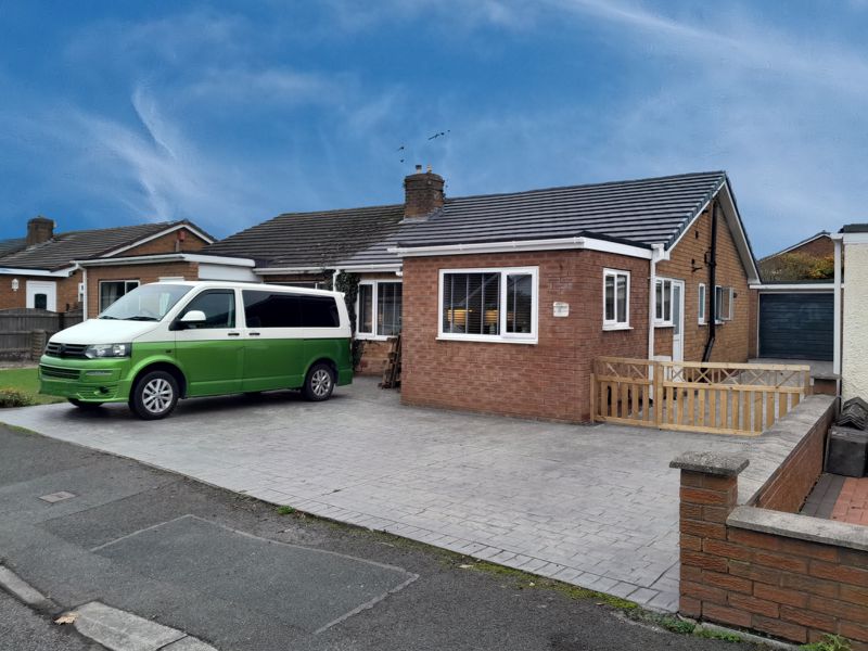 3 bedroom Semi-detached house SSTC