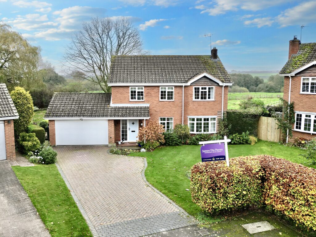 4 bedroom Semi-detached house Sold