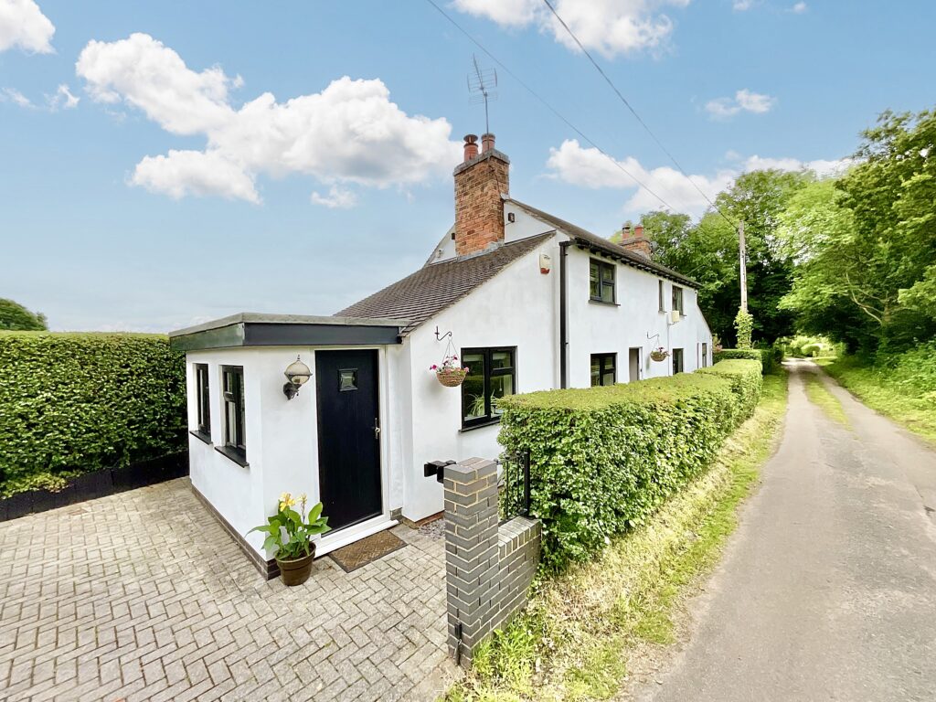 2 bedroom Detached house Sold