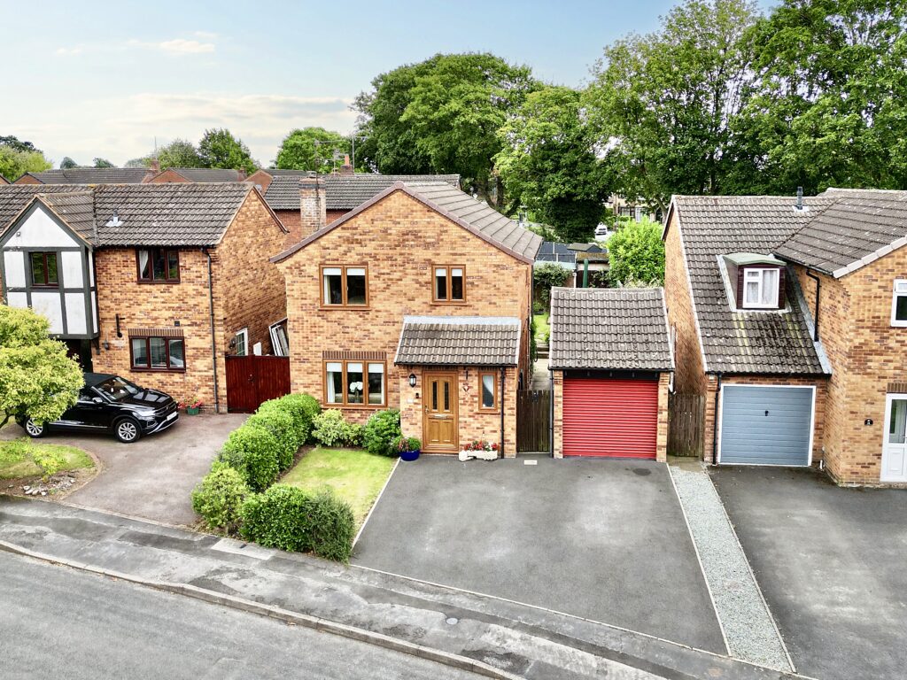 3 bedroom Semi-detached house Sold