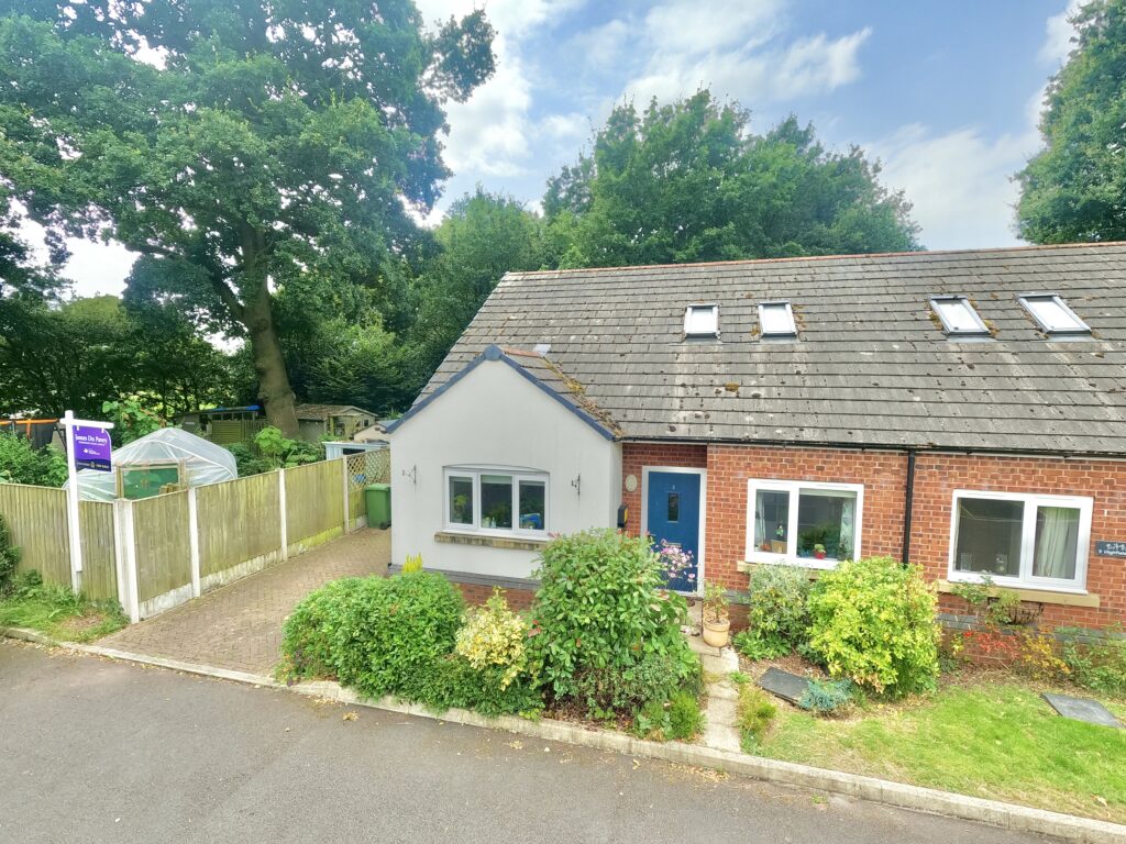 3 bedroom Semi-detached house Sold