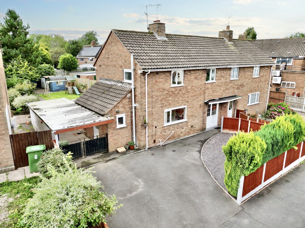 3 bedroom Semi-detached house Sold