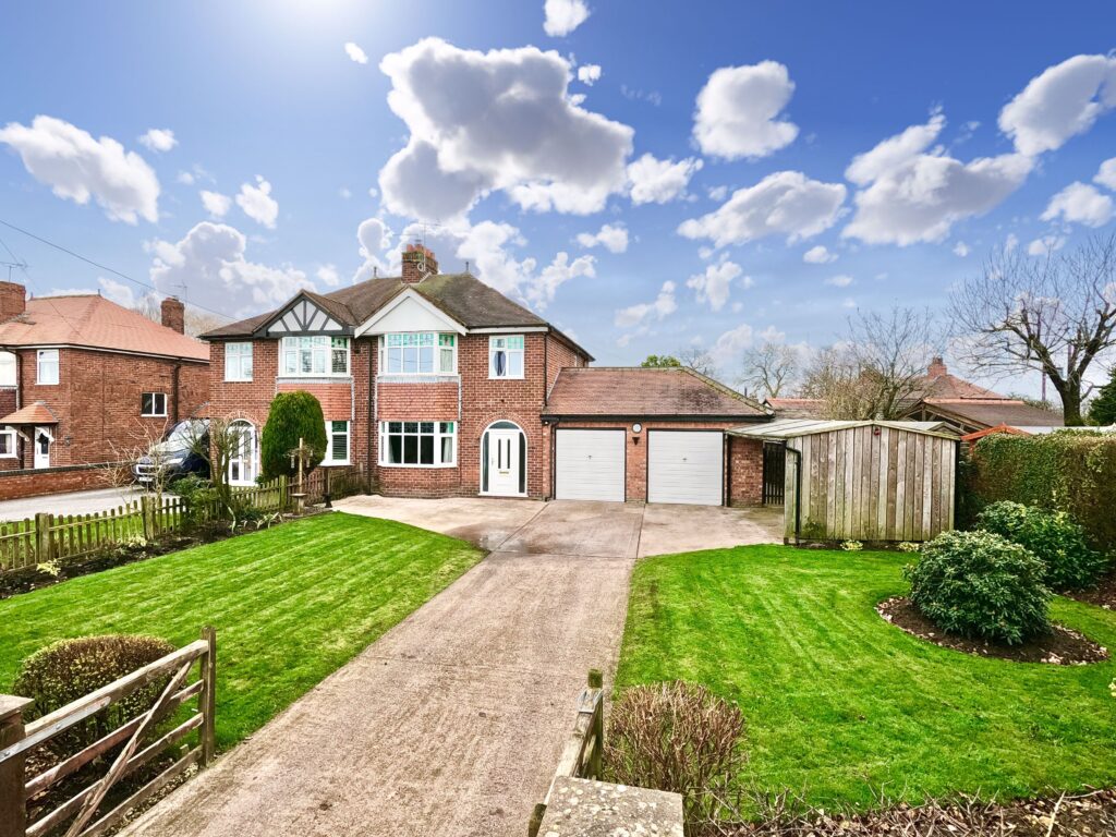 3 bedroom Semi-detached house Sold