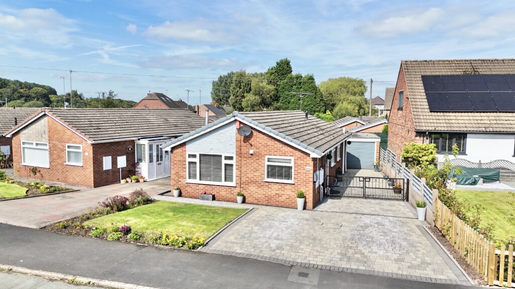 3 bedroom Semi-detached house Sold