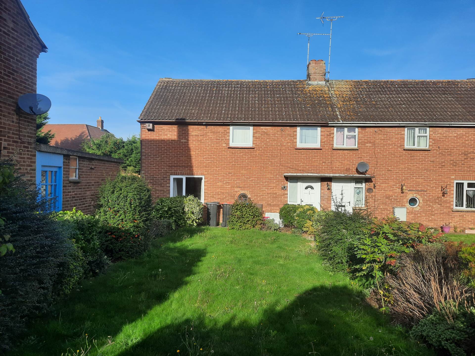 3 bedroom Semi-detached house Let