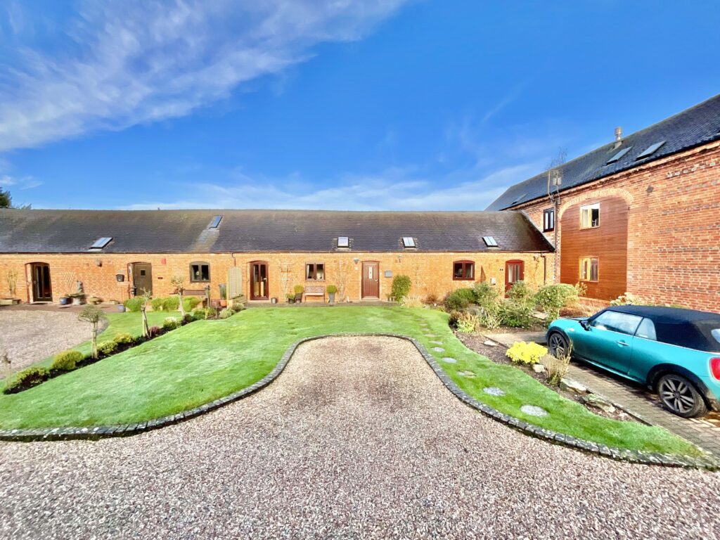 2 bedroom Detached house Sold