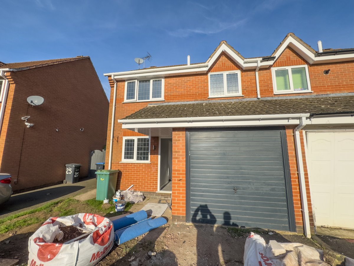 3 bedroom Semi-detached house Let Agreed