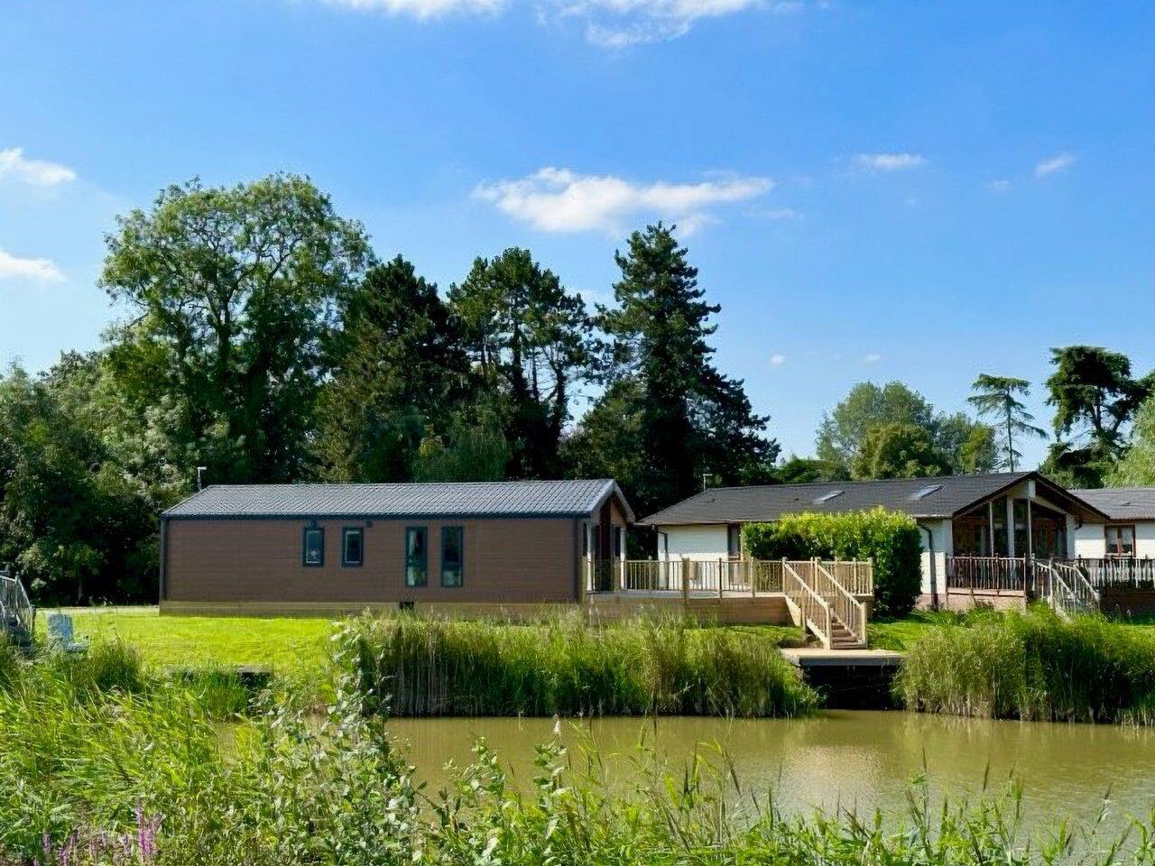 2 bedroom Lodge For Sale
