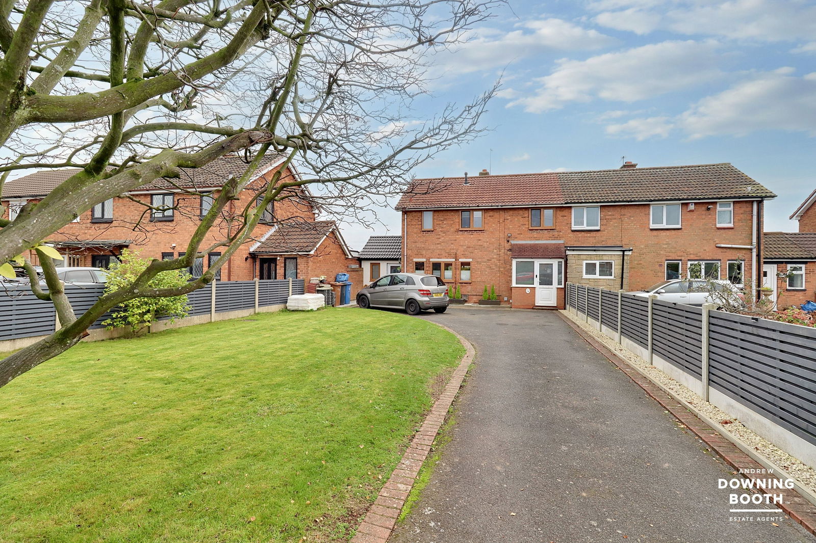 3 bedroom Semi-detached house SSTC