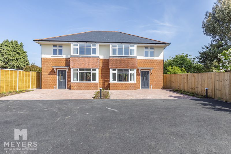 4 bedroom Semi-detached house Sold