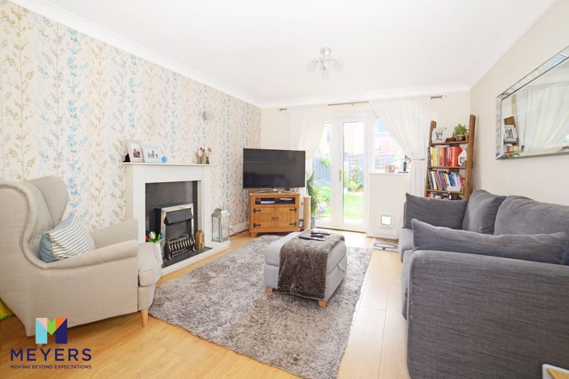 3 bedroom Semi-detached house Sold