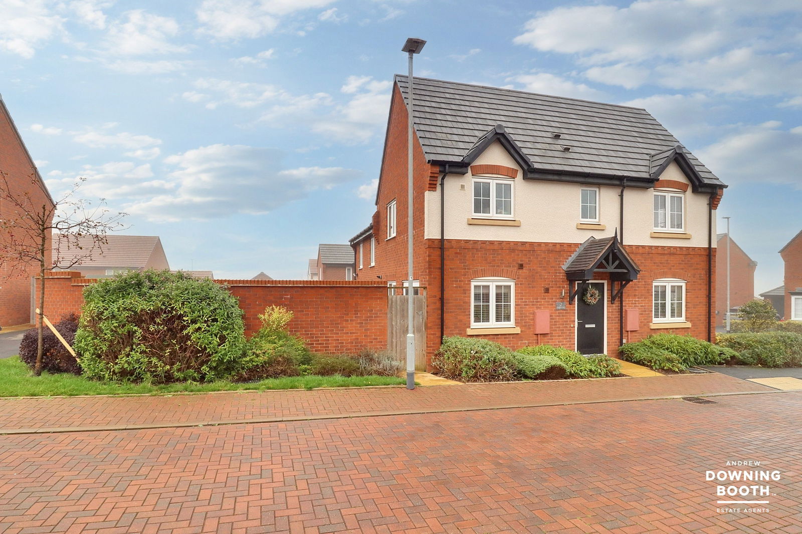 3 bedroom Semi-detached house SSTC