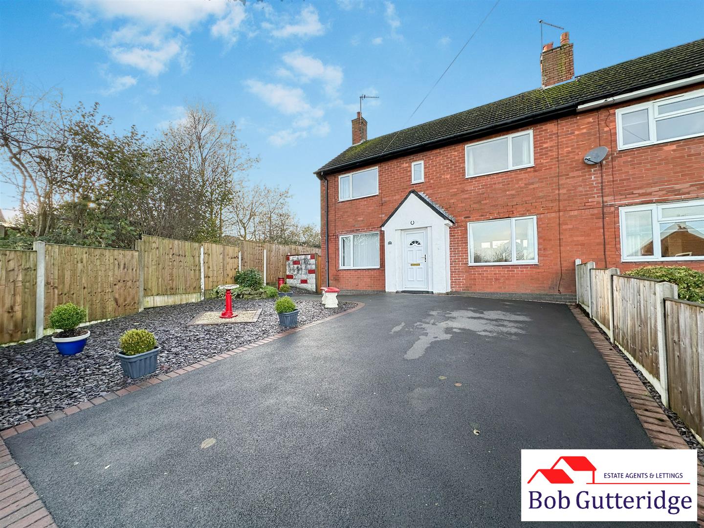 3 bedroom Semi-detached house SSTC
