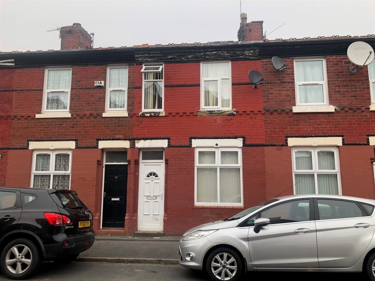 2 bedroom Terraced House SSTC