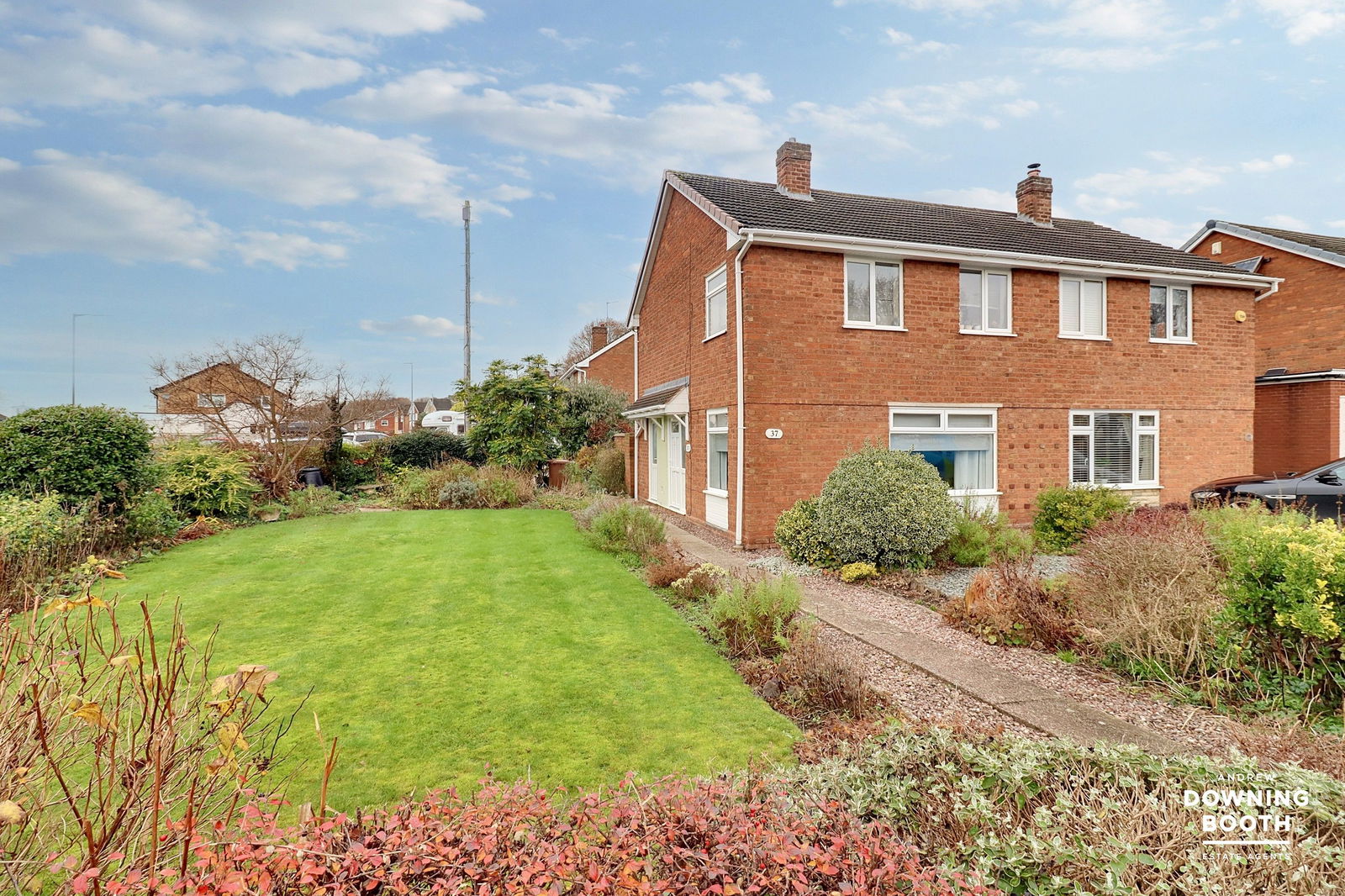 3 bedroom Semi-detached house SSTC