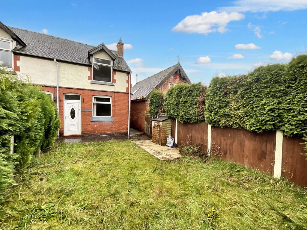 2 bedroom Semi-detached house Sold
