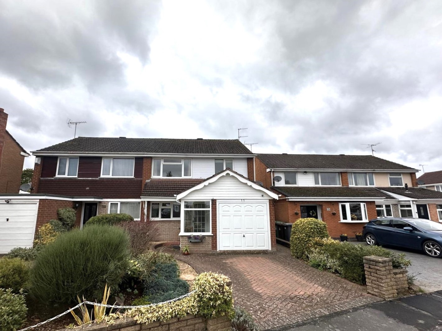 3 bedroom Semi-detached house Sold